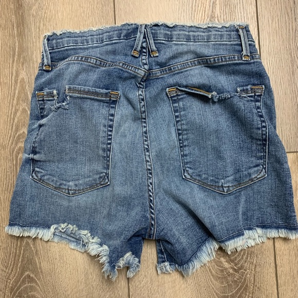 Good American raw hem high rise denim shorts - Picture 7 of 7